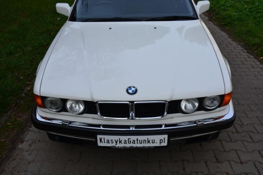Детали экстерьера BMW 740i (E32) 1992 года  (UK) (фото 16 из 170)